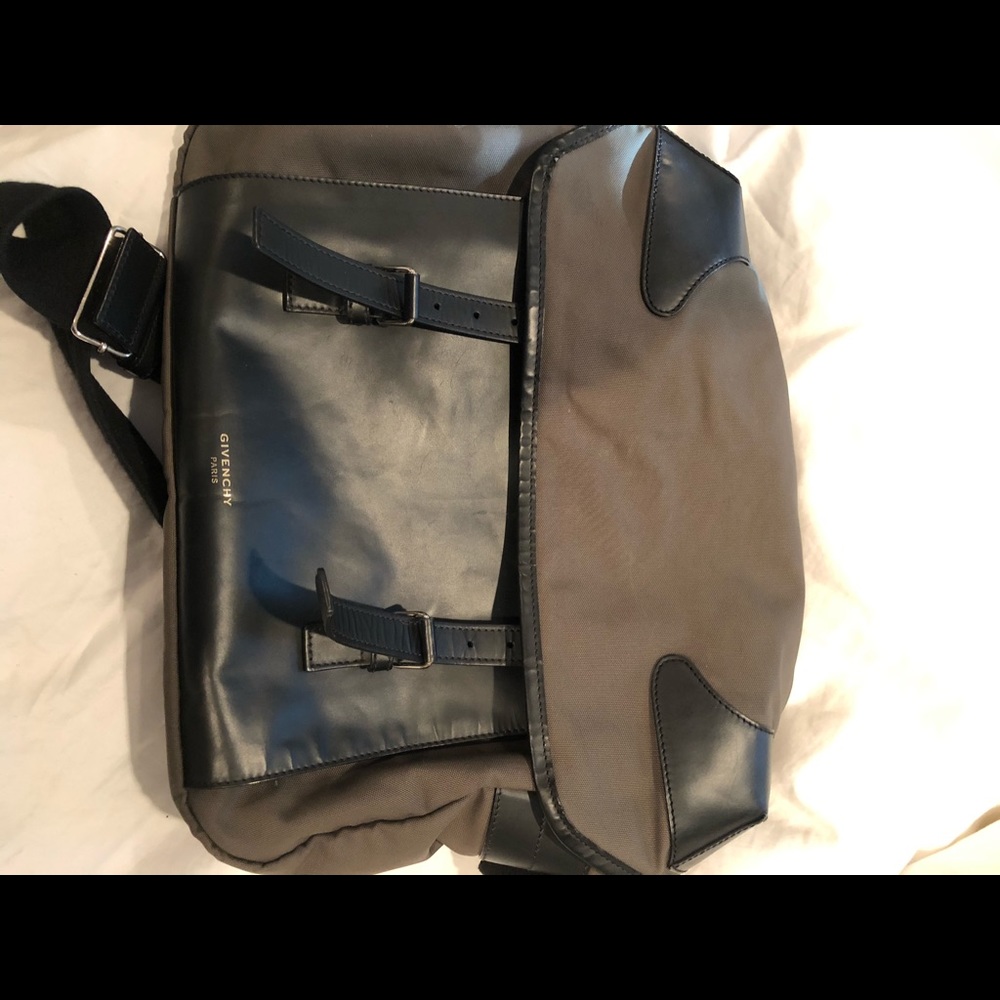 Givenchy messenger